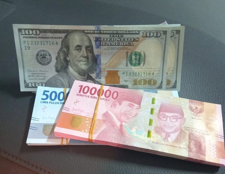 Rupiah Kamis Berakhir Rebound ke Rp14.482/USD; Dollar di