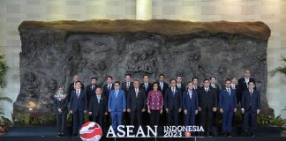 Untuk menghadapi tantangan ASEAN